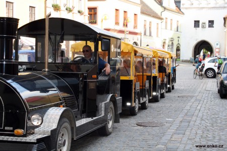 Možnost projížďky Třeboní lázeňským vláčkem Třeboňáčkem